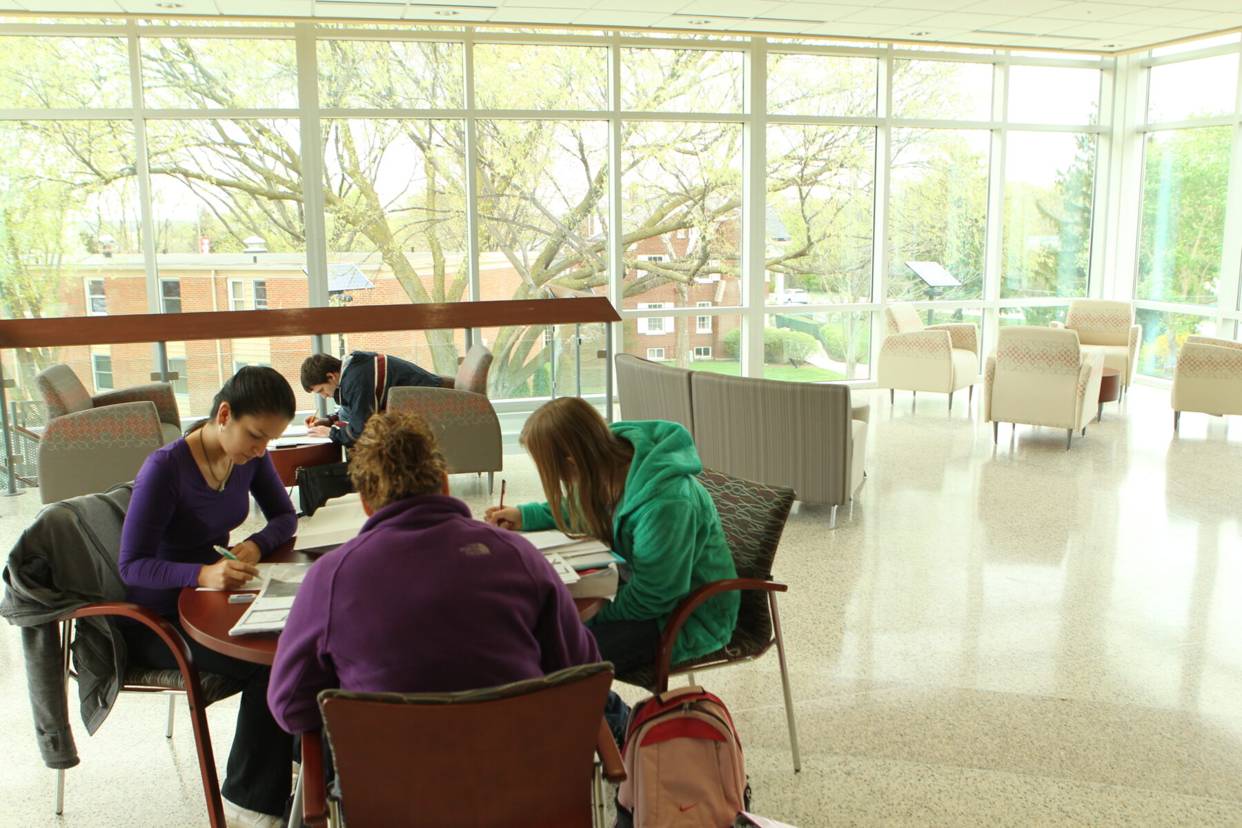 Students at SAC studying English.